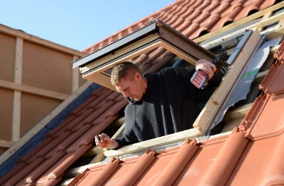 Pose de fenêtres de toit Velux à Joussé